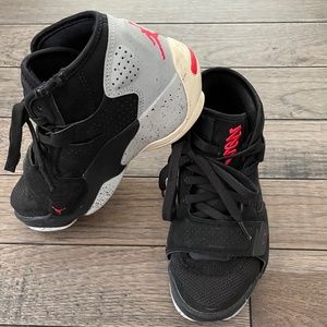 Boys Nike Zion 2 size 4.5